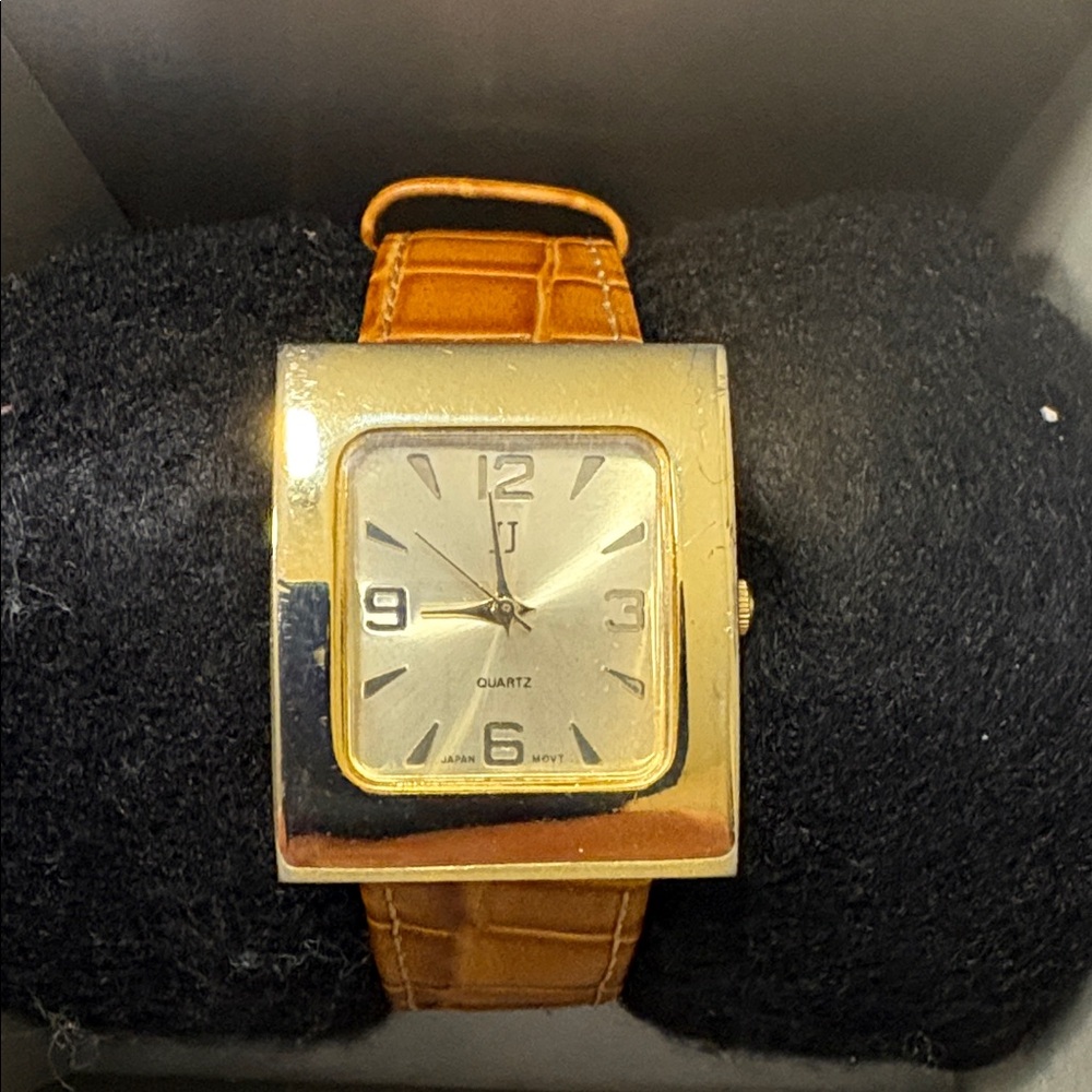 Elegant Gold Women's Watch
